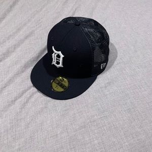 Fitted mesh back Detroit hat 7 1/4